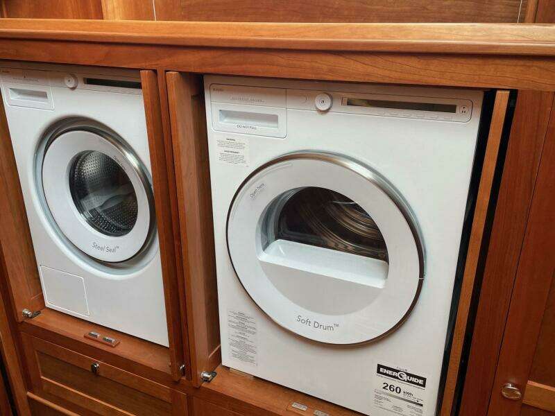 2021 Sabre 58 Salon Express