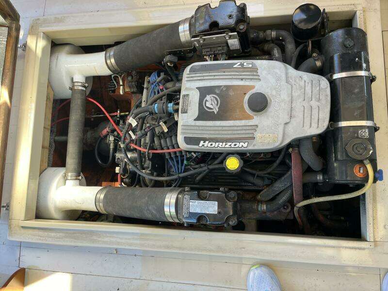 Adequate 2012 Mercruiser 5.7 gas engine