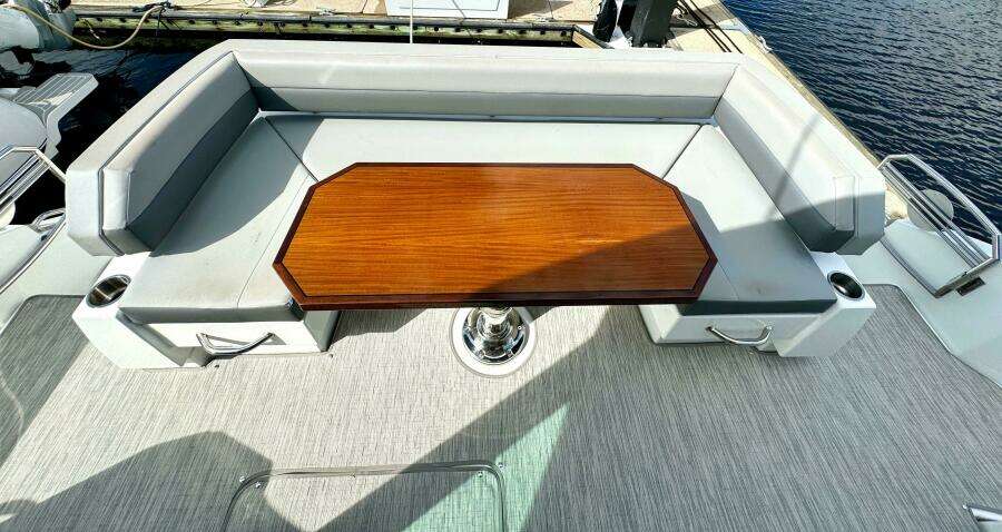 2020 Cruisers Yachts 50 Cantius