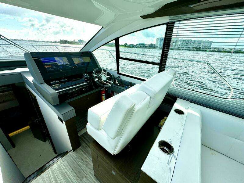 2020 Cruisers Yachts 50 Cantius