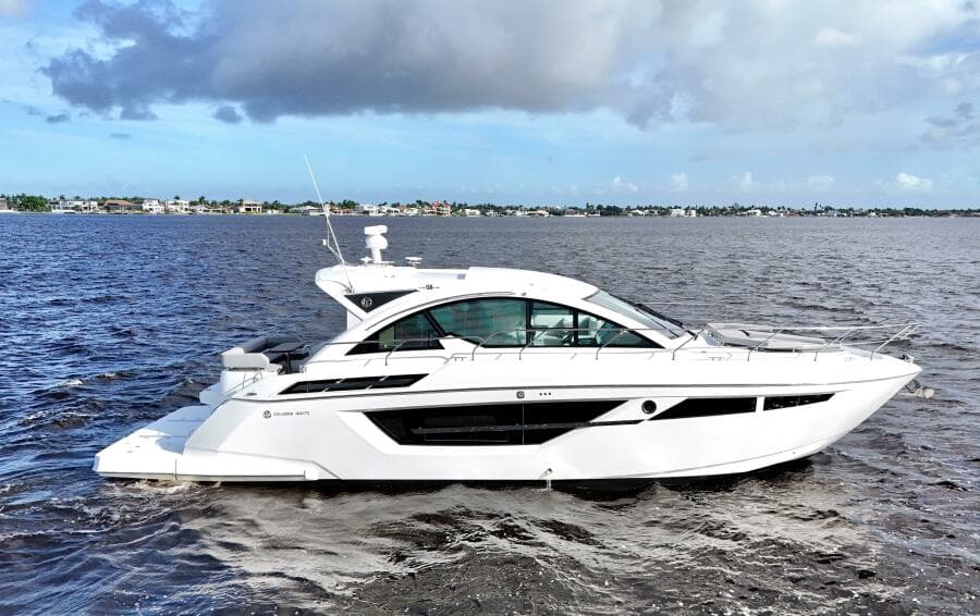 2020 Cruisers Yachts 50 Cantius