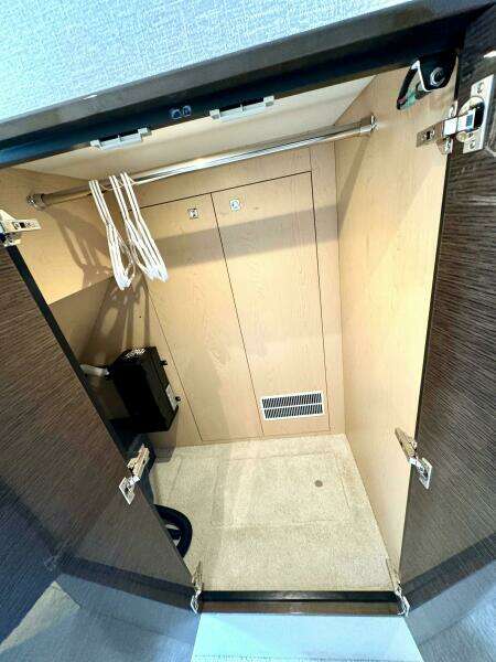 2020 Cruisers Yachts 50 Cantius