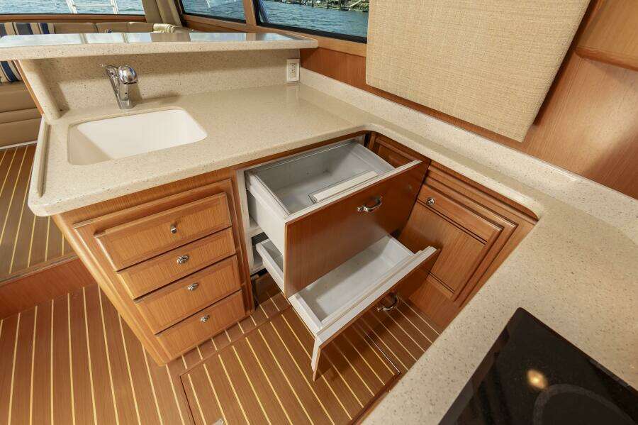 2008 Cabo 43 Convertible