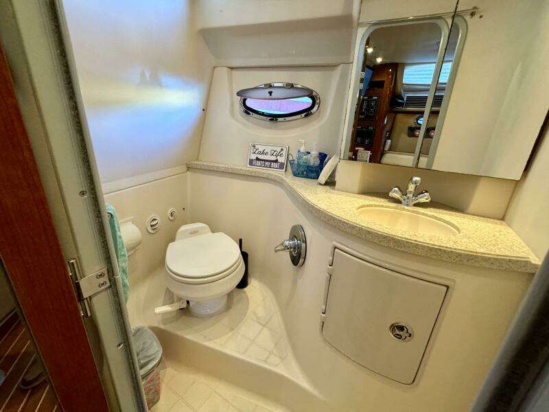 2006 Regal 3360 Window Express