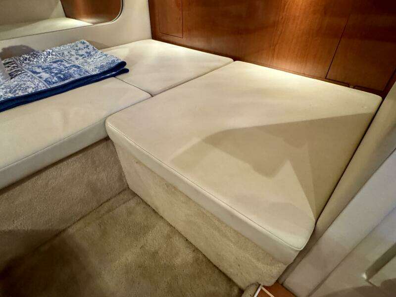 2006 Regal 3360 Window Express