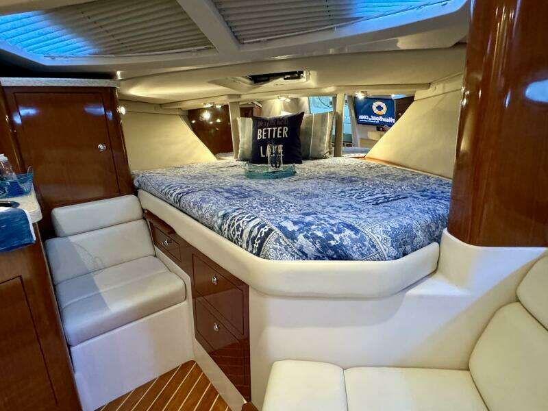 2006 Regal 3360 Window Express