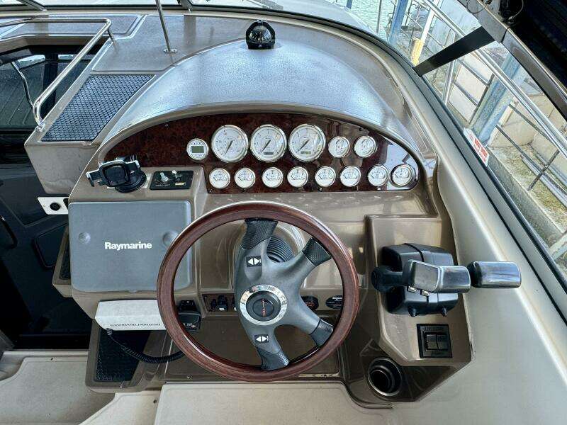 2006 Regal 3360 Window Express