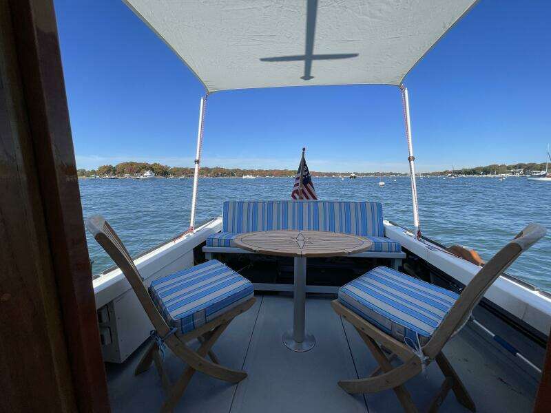 6 Ellis 28 Aft Deck With Shade