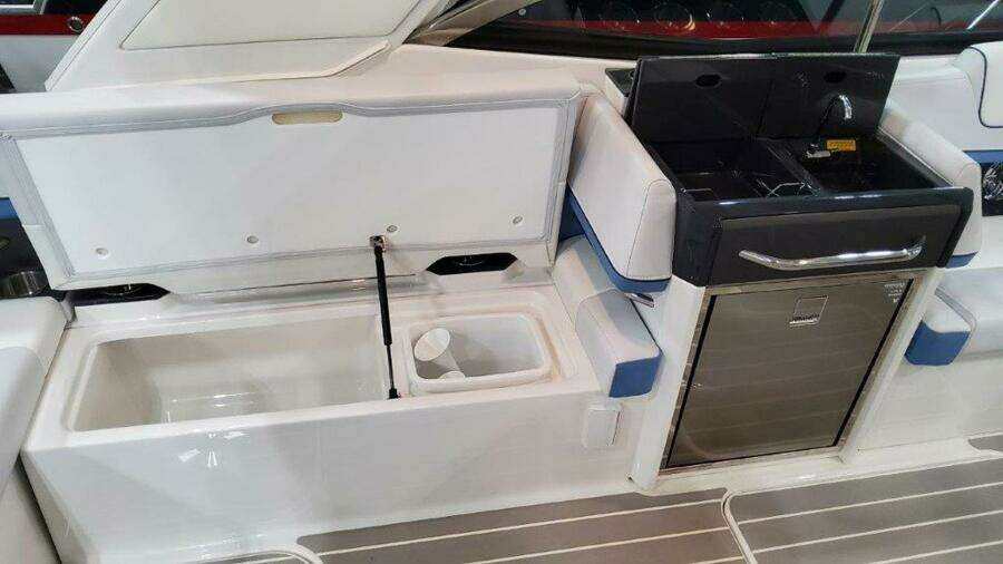 2025 Formula 330 Crossover Bowrider