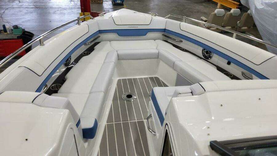 2025 Formula 330 Crossover Bowrider