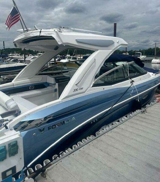 2025 Formula 330 Crossover Bowrider