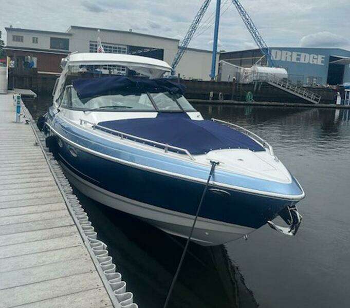 2025 Formula 330 Crossover Bowrider