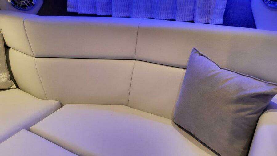 2025 Formula 330 Crossover Bowrider