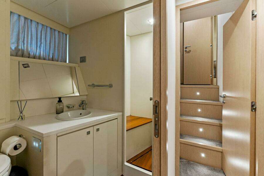 2024 Custom Line Navetta 33