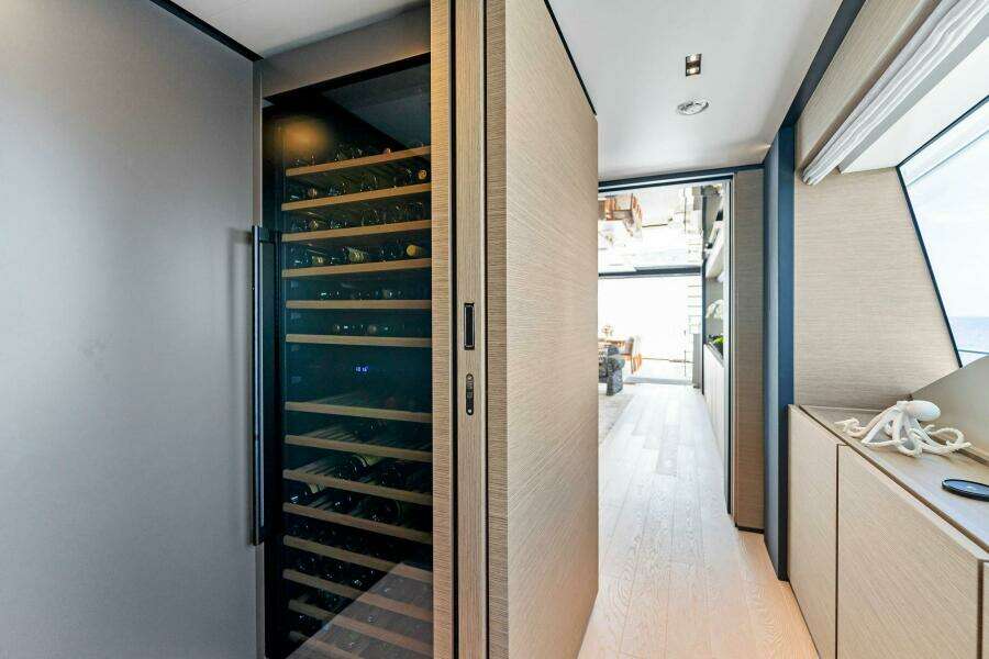 2024 Custom Line Navetta 33