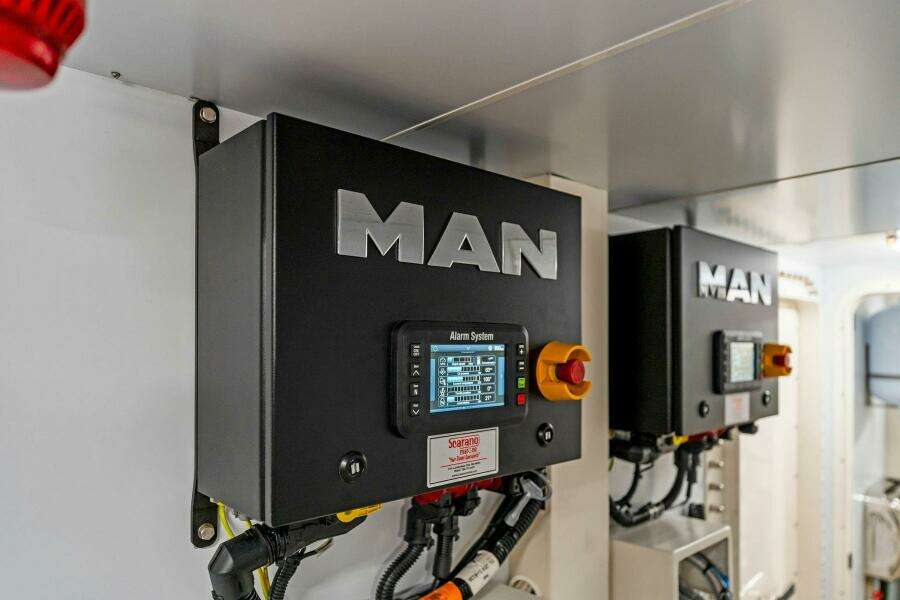 2024 Custom Line Navetta 33