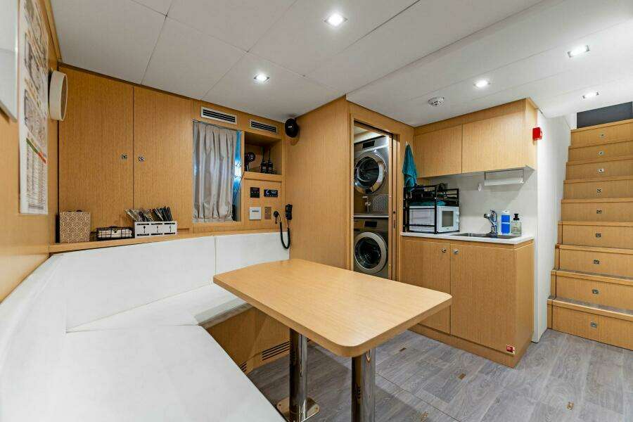 2024 Custom Line Navetta 33