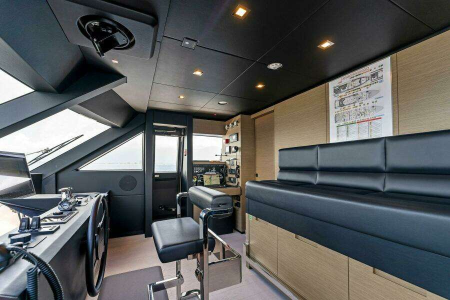 2024 Custom Line Navetta 33