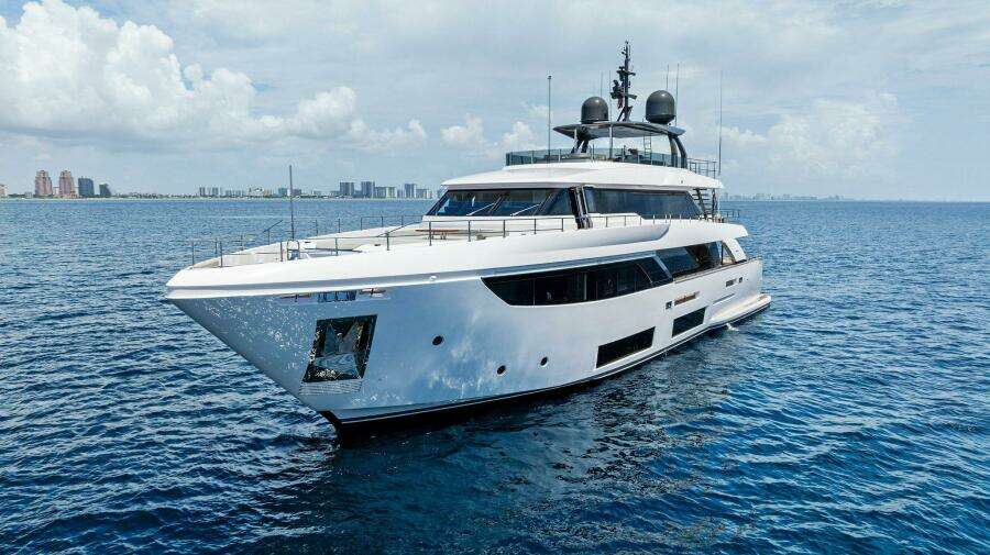 2024 Custom Line Navetta 33