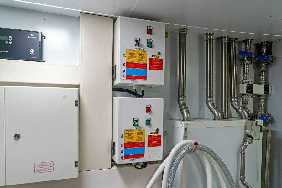 2024 Custom Line Navetta 33