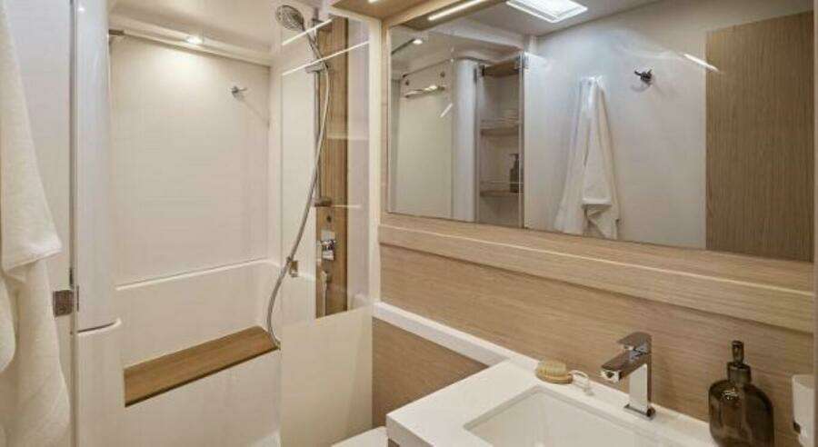 2025 Beneteau Oceanis Yacht 60