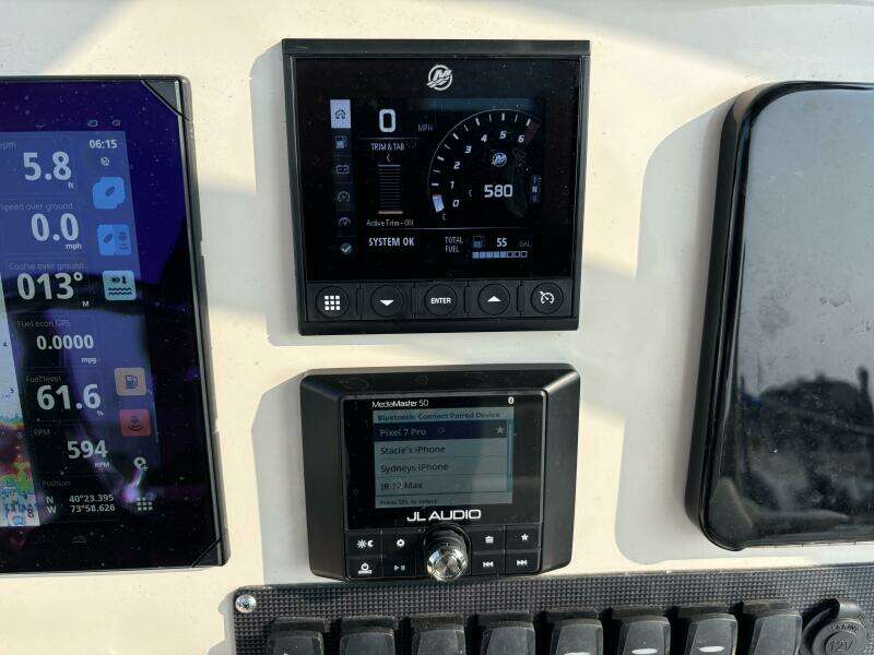 2023 Boston Whaler 250 Dauntless