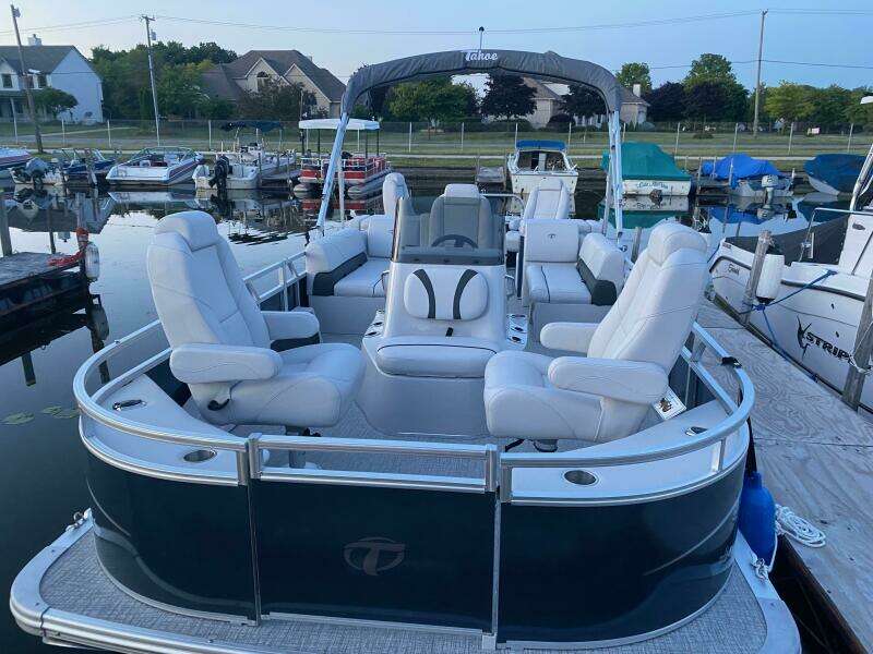 2022 Tahoe GT2585 Center Console Fishing Tritoon