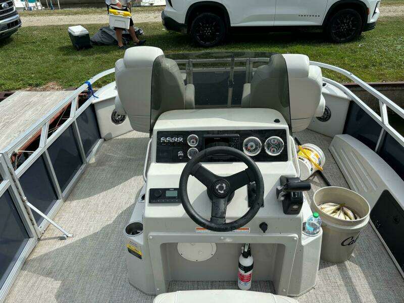 2022 Tahoe GT2585 Center Console Fishing Tritoon