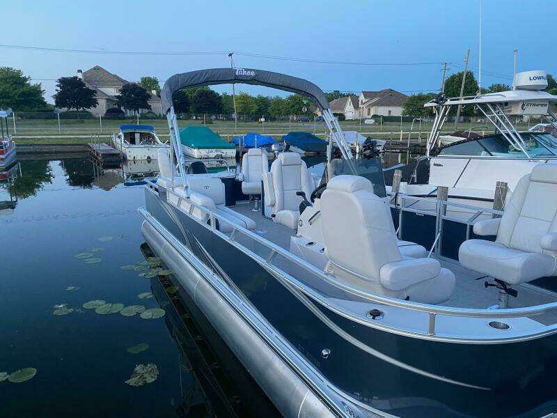 2022 Tahoe GT2585 Center Console Fishing Tritoon