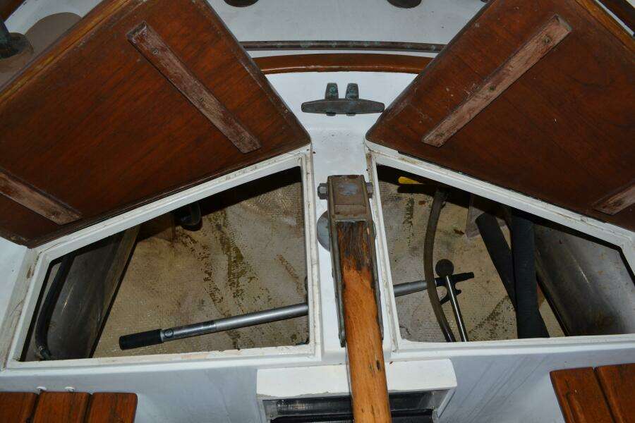 QQ Lazarette in cockpit