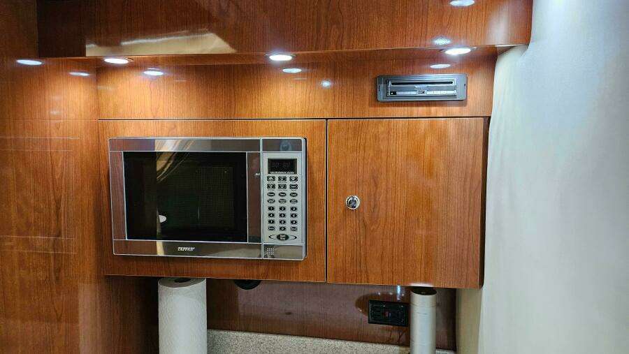 2007 Regal 3760 Commodore