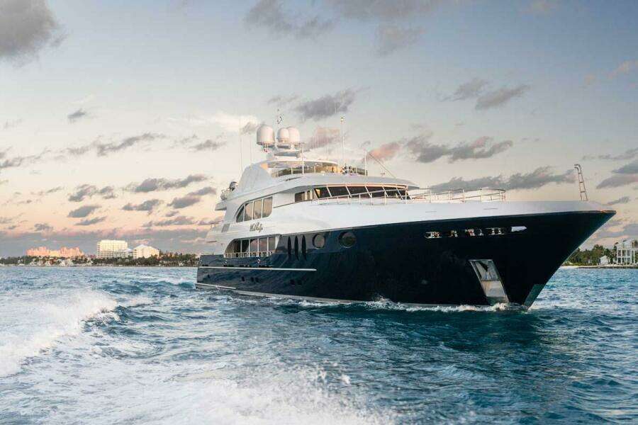 2005 Trinity Yachts Tri-Deck