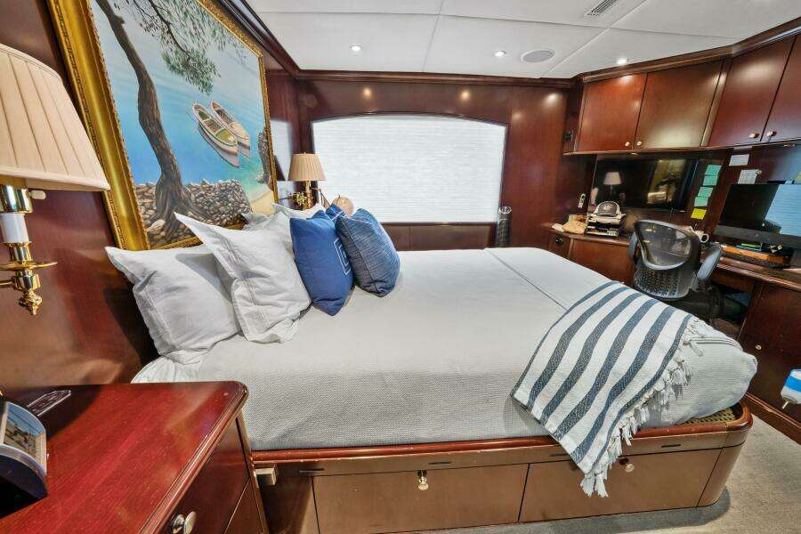 2005 Trinity Yachts Tri-Deck