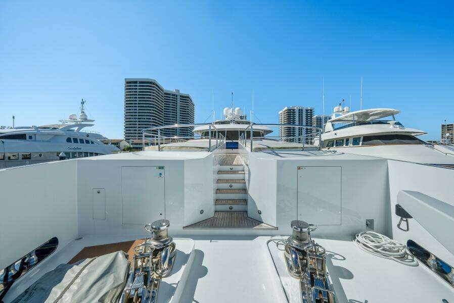 2005 Trinity Yachts Tri-Deck