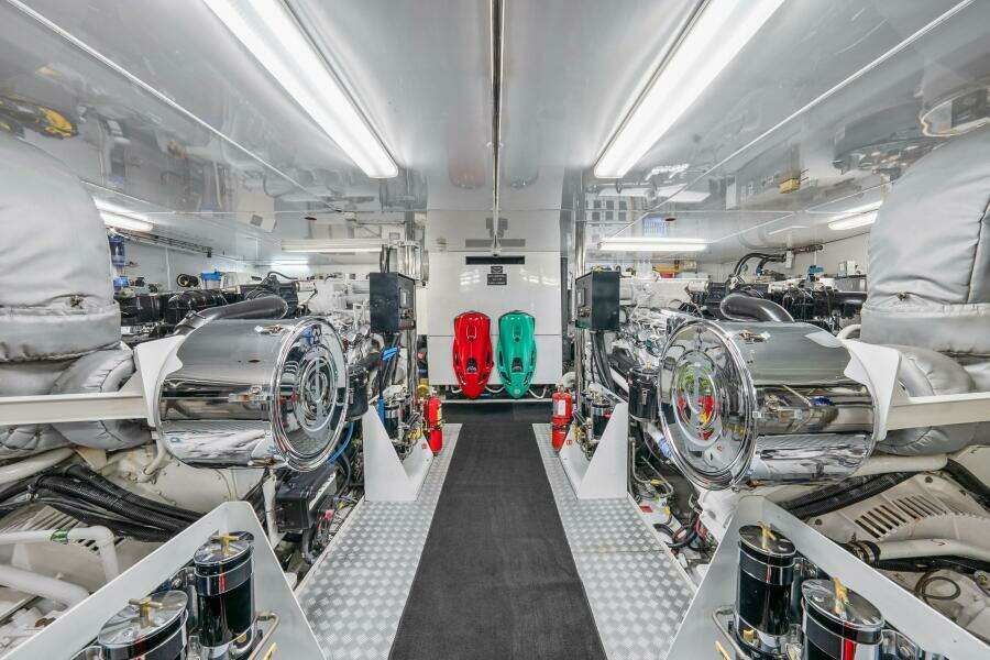 2005 Trinity Yachts Tri-Deck