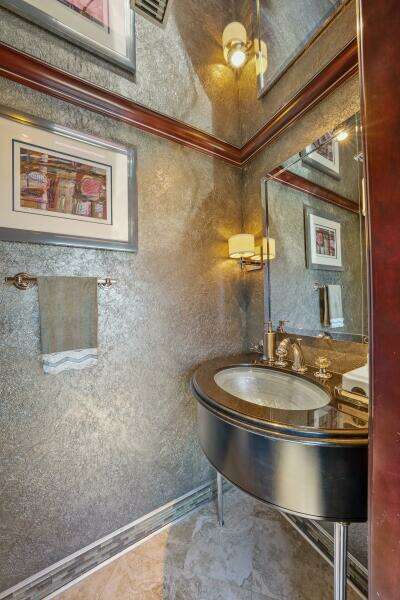 2005 Trinity Yachts Tri-Deck