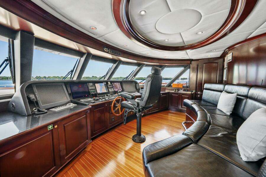 2005 Trinity Yachts Tri-Deck