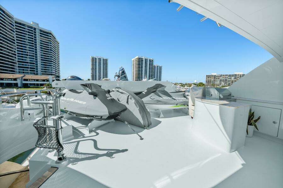 2005 Trinity Yachts Tri-Deck