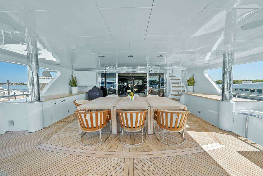 2005 Trinity Yachts Tri-Deck