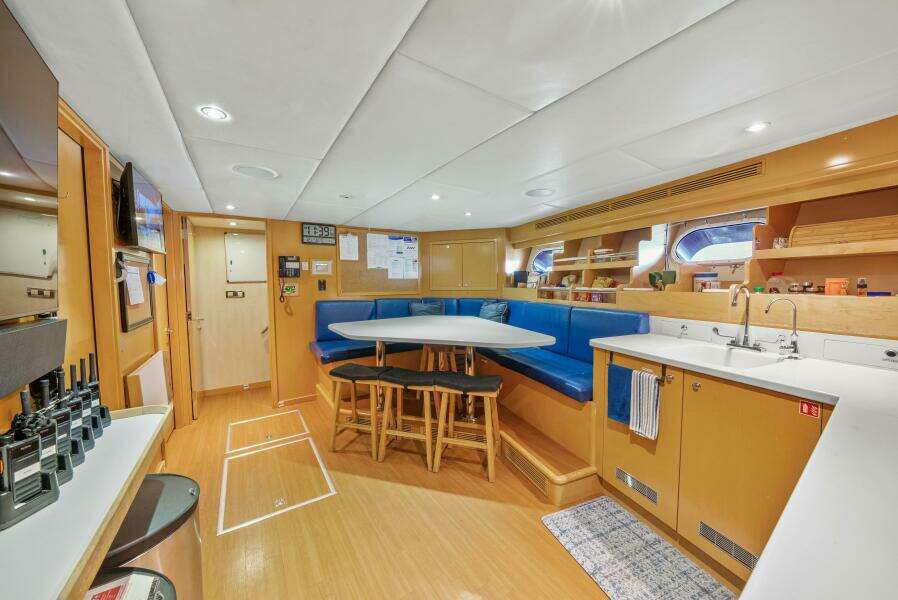 2005 Trinity Yachts Tri-Deck