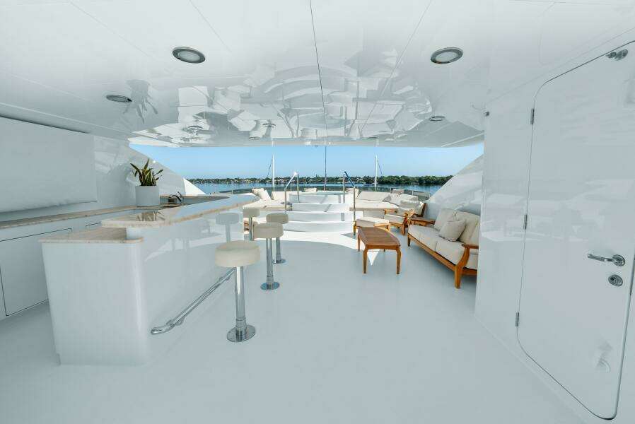 2005 Trinity Yachts Tri-Deck