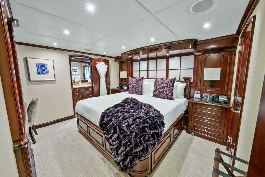 2005 Trinity Yachts Tri-Deck
