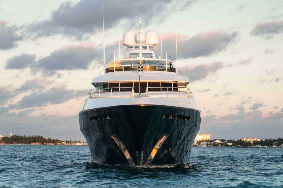 2005 Trinity Yachts Tri-Deck