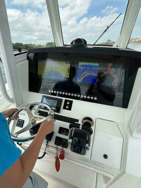 2020 Regulator 31 FS with Mezz