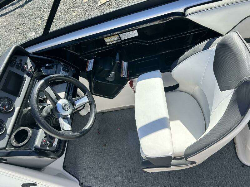 2019 Yamaha Boats AR210