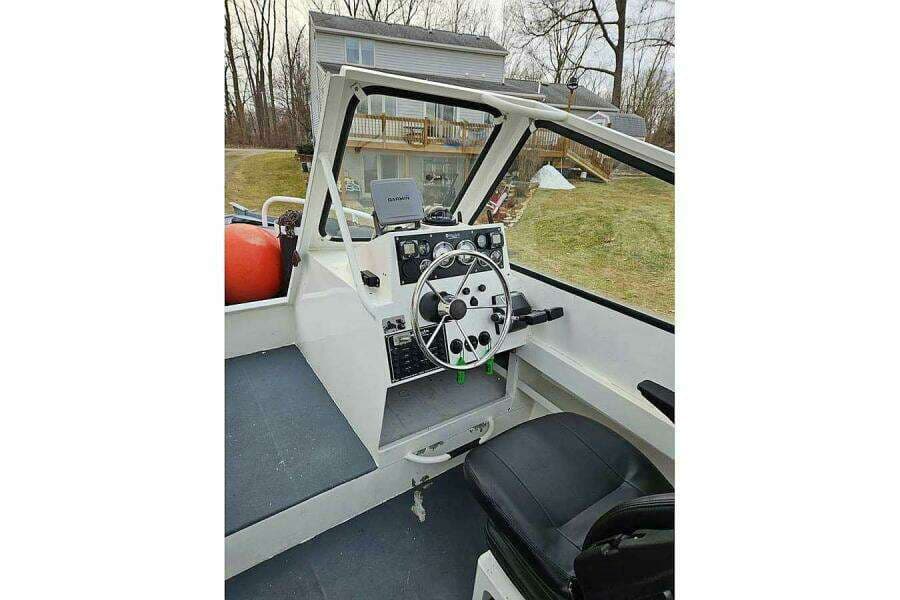 2002 SeaArk 25 V Commander SAMA 365