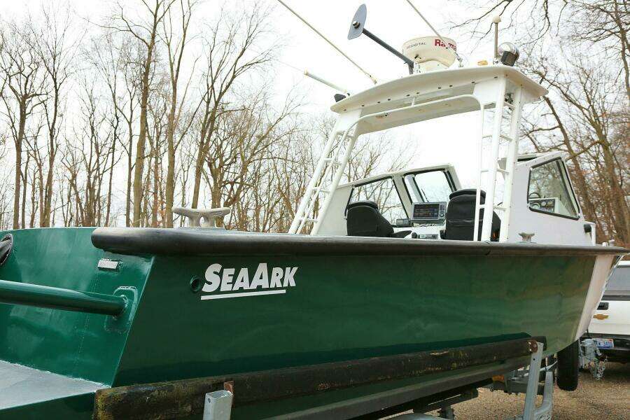 2002 SeaArk 25 V Commander SAMA 365