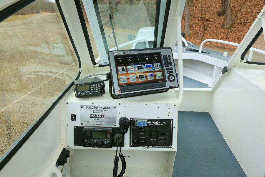 2002 SeaArk 25 V Commander SAMA 365