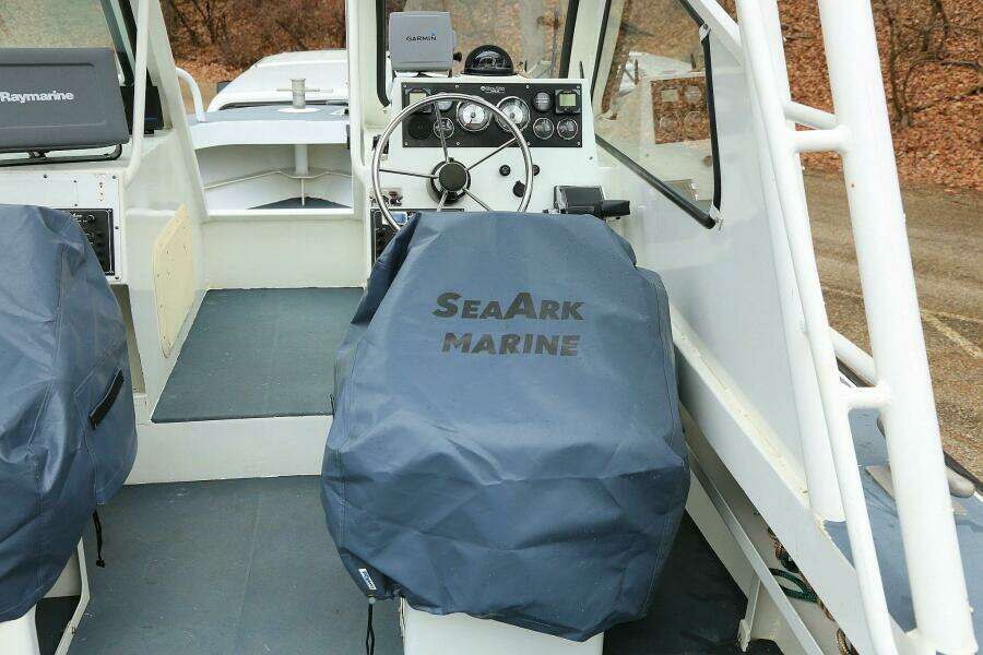 2002 SeaArk 25 V Commander SAMA 365