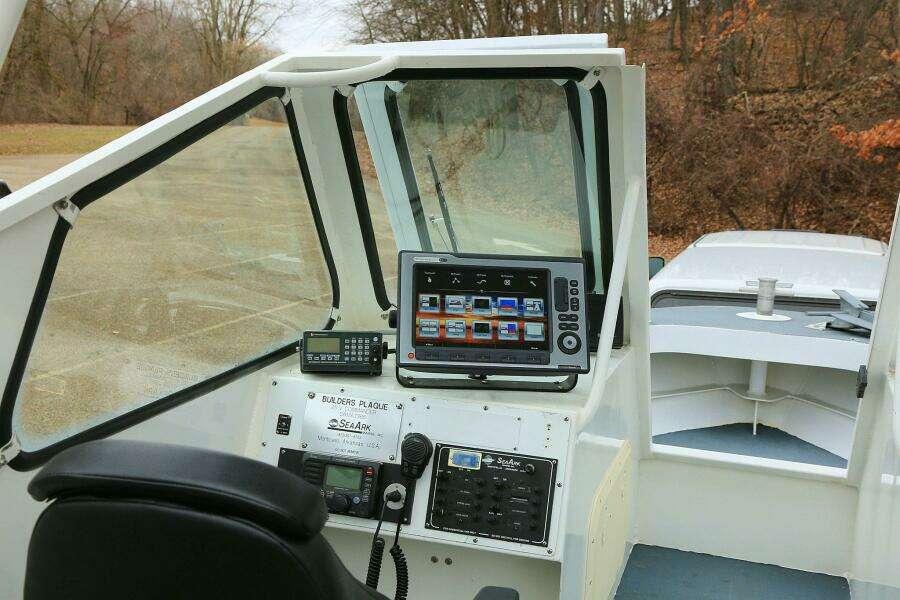 2002 SeaArk 25 V Commander SAMA 365